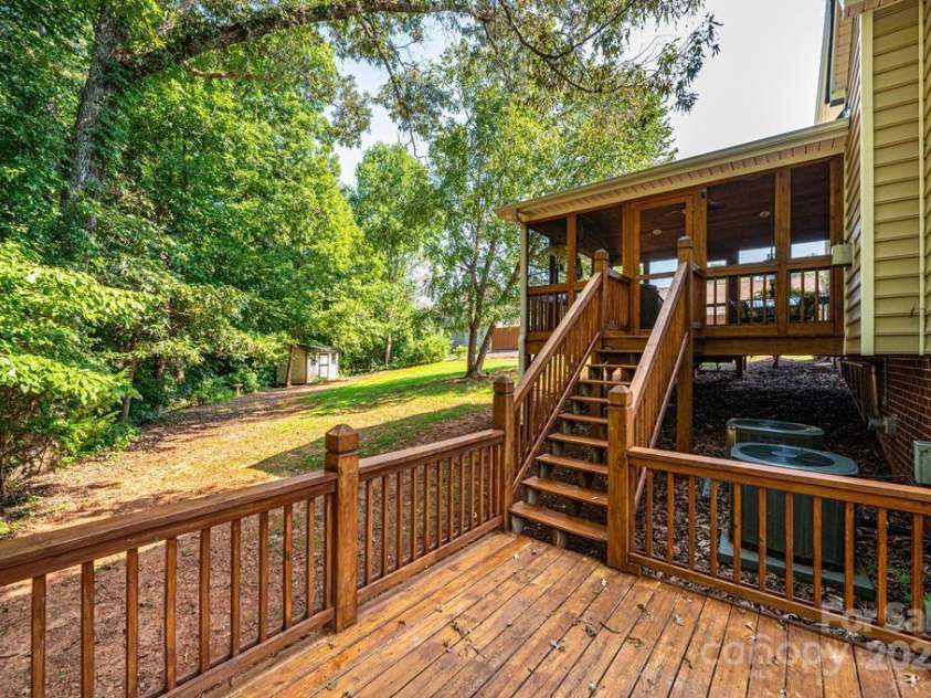 2594 Knoll Ridge Court, Hickory, NC 28602.  MLS# CAR4177398, YatesRealty ID 5227. 