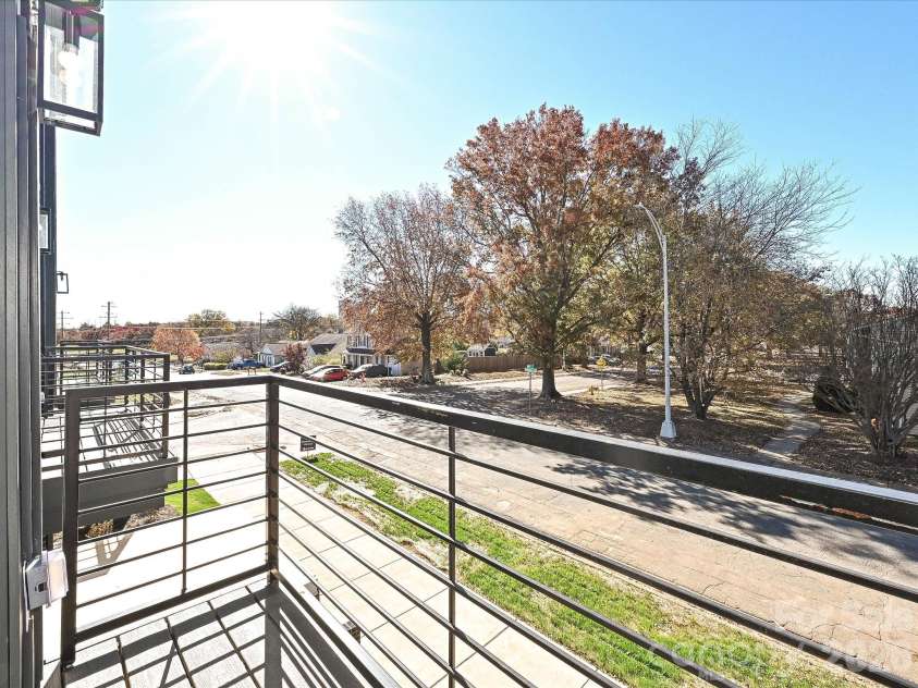912 Callahan Street, Charlotte, NC 28206.  MLS# CAR4208861, YatesRealty ID 5227. Kitchen Terrace