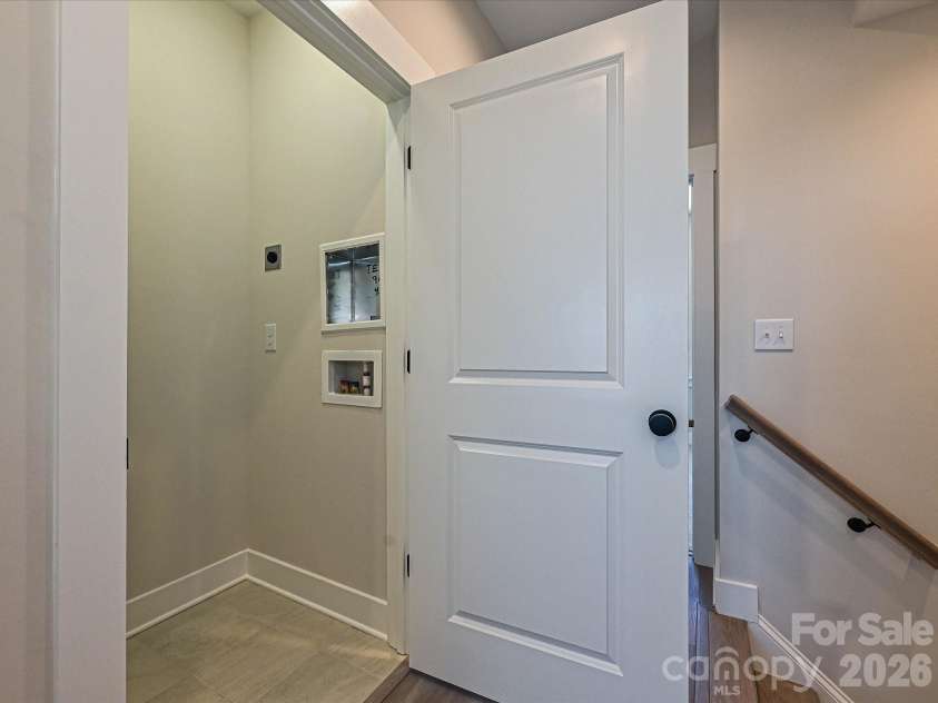 912 Callahan Street, Charlotte, NC 28206.  MLS# CAR4208861, YatesRealty ID 5227. Laundry