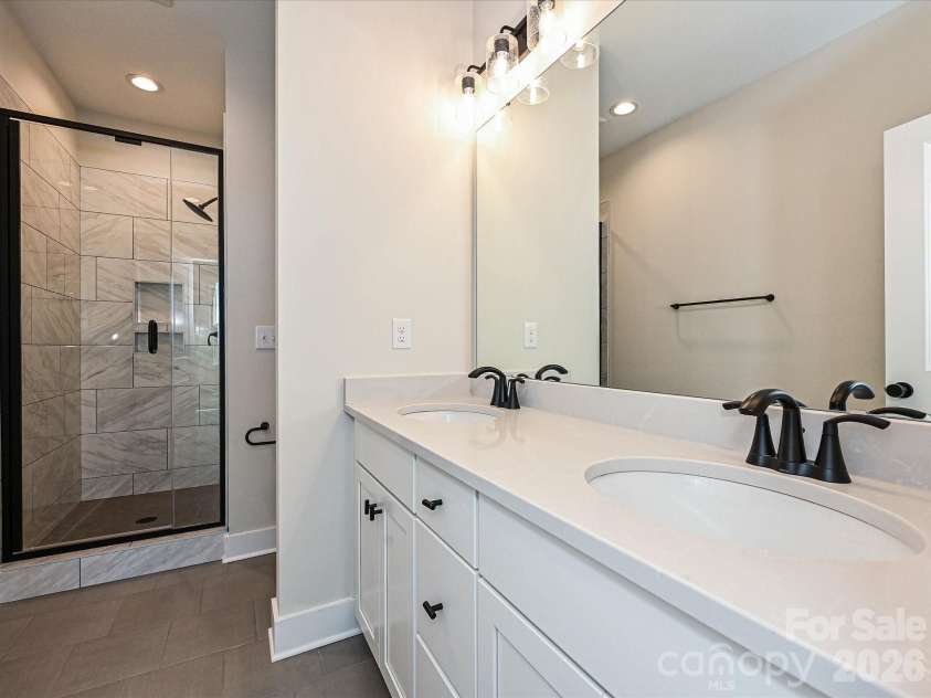 912 Callahan Street, Charlotte, NC 28206.  MLS# CAR4208861, YatesRealty ID 5227. Premier Bath