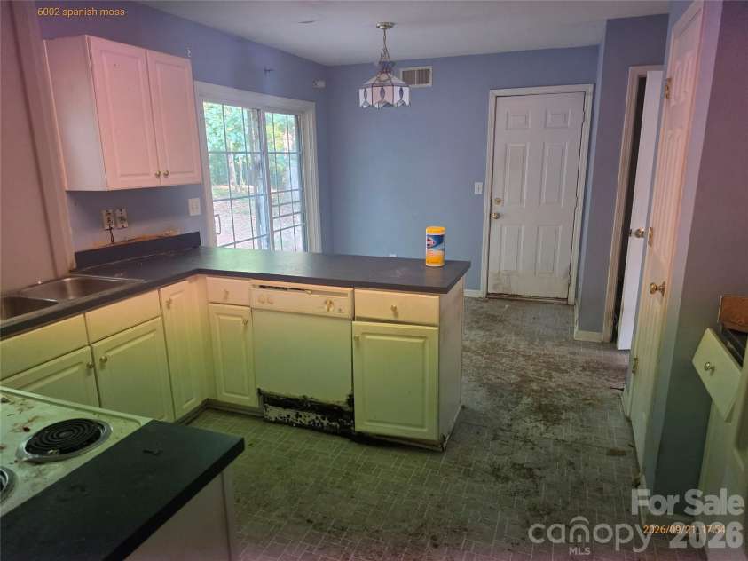 6002 Spanish Moss Lane, Charlotte, NC 28262.  MLS# CAR4426623, YatesRealty ID 52271. 