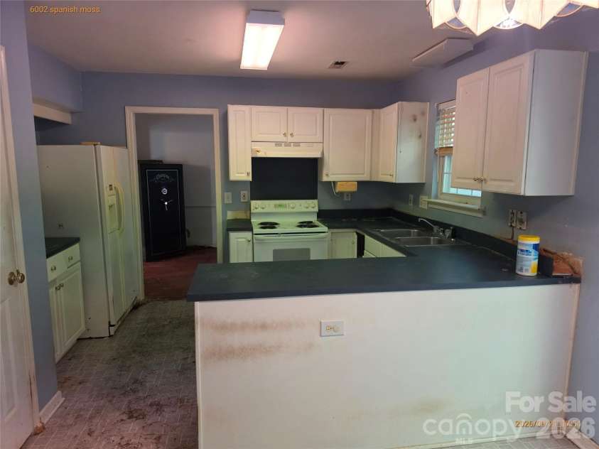 6002 Spanish Moss Lane, Charlotte, NC 28262.  MLS# CAR4426623, YatesRealty ID 52271. 