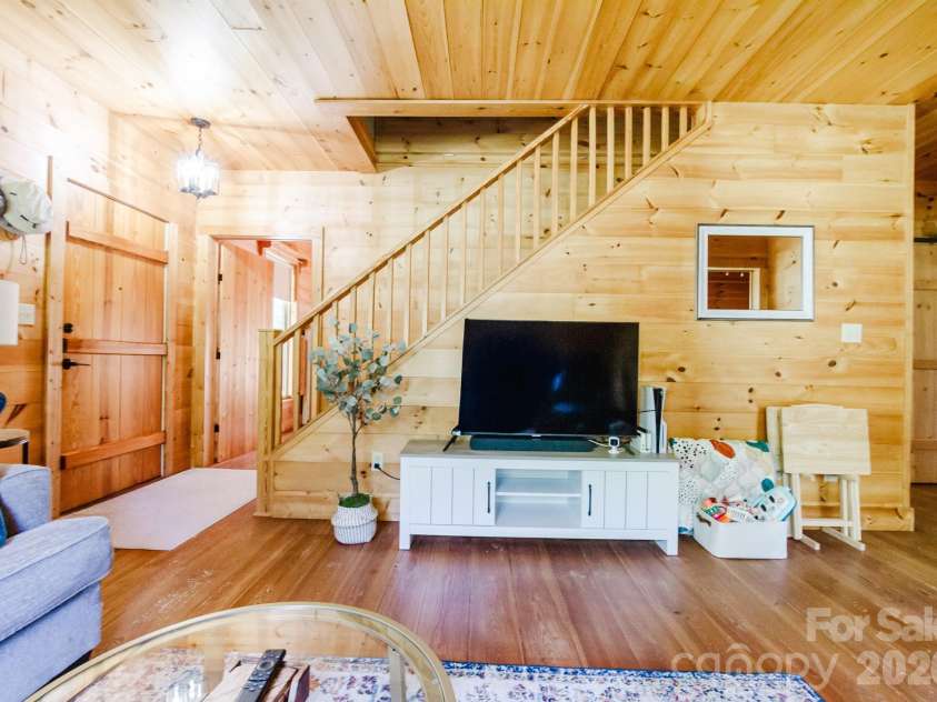 490 Bringle Ferry Road, Denton, NC 27239.  MLS# CAR4427054, YatesRealty ID 52272. 