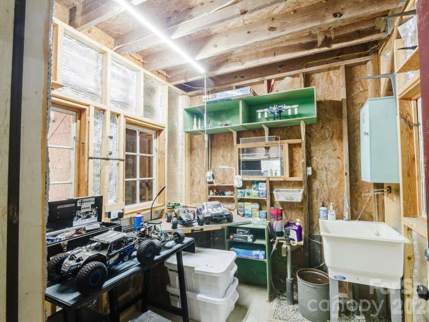 490 Bringle Ferry Road, Denton, NC 27239.  MLS# CAR4427054, YatesRealty ID 52272. 