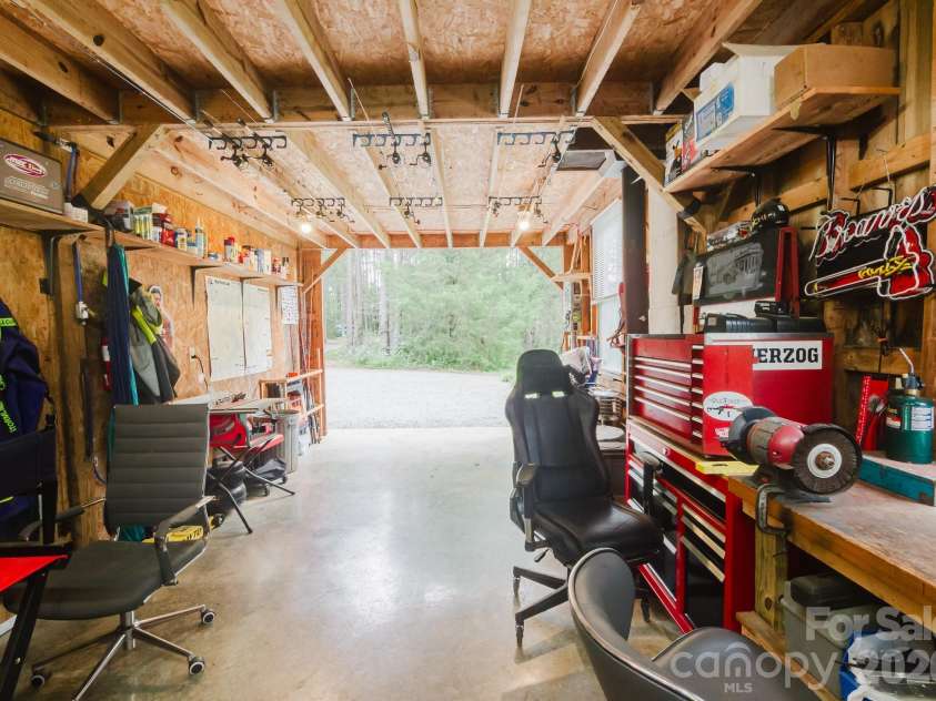 490 Bringle Ferry Road, Denton, NC 27239.  MLS# CAR4427054, YatesRealty ID 52272. 