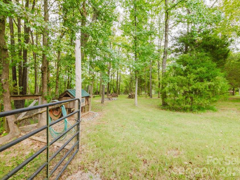 490 Bringle Ferry Road, Denton, NC 27239.  MLS# CAR4427054, YatesRealty ID 52272. 