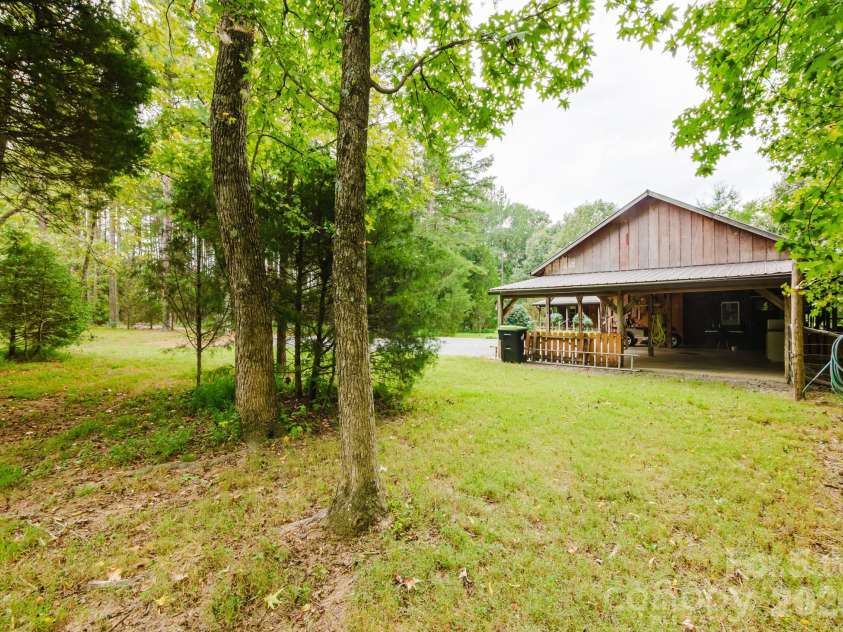 490 Bringle Ferry Road, Denton, NC 27239.  MLS# CAR4427054, YatesRealty ID 52272. 