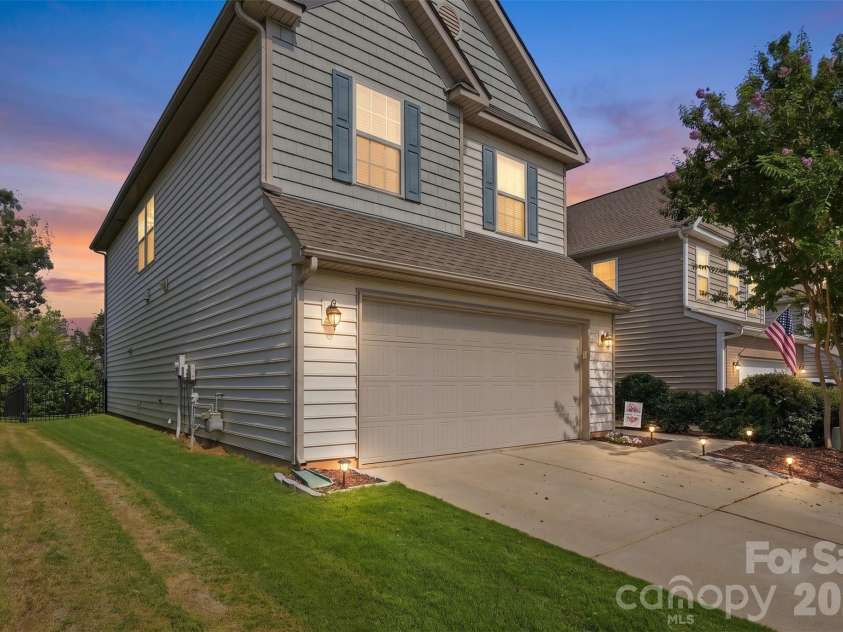 1727 Trentwood Drive, Fort Mill, SC 29715.  MLS# CAR4420632, YatesRealty ID 52273. 