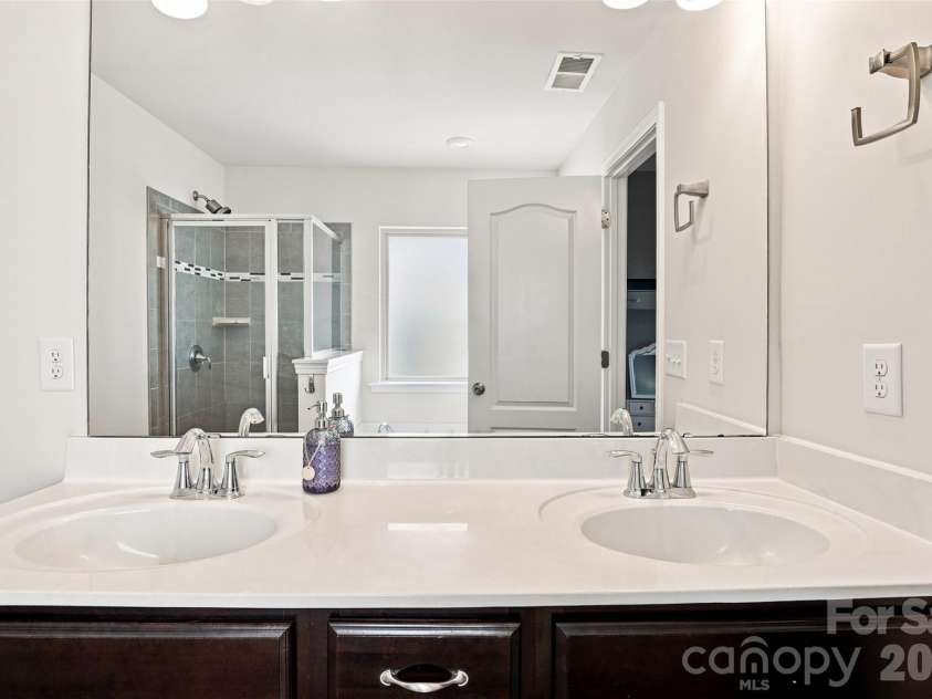 1727 Trentwood Drive, Fort Mill, SC 29715.  MLS# CAR4420632, YatesRealty ID 52273. 