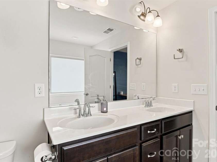 1727 Trentwood Drive, Fort Mill, SC 29715.  MLS# CAR4420632, YatesRealty ID 52273. 