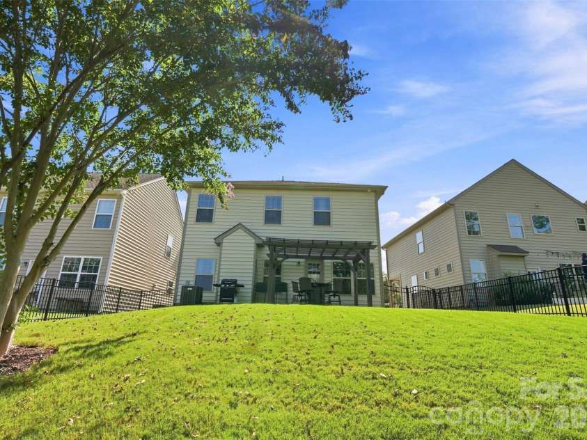 1727 Trentwood Drive, Fort Mill, SC 29715.  MLS# CAR4420632, YatesRealty ID 52273. 