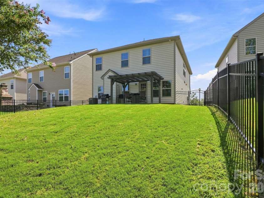 1727 Trentwood Drive, Fort Mill, SC 29715.  MLS# CAR4420632, YatesRealty ID 52273. 