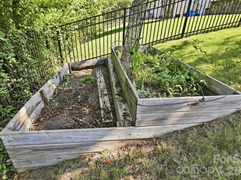 1727 Trentwood Drive, Fort Mill, SC 29715.  MLS# CAR4420632, YatesRealty ID 52273. 
