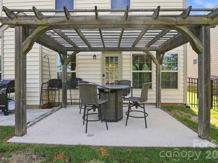 1727 Trentwood Drive, Fort Mill, SC 29715.  MLS# CAR4420632, YatesRealty ID 52273. 