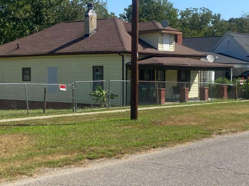 211 Washington Avenue, Bessemer City, NC 28016.  MLS# CAR4424285, YatesRealty ID 52275. 