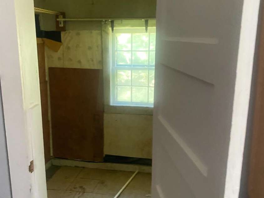 211 Washington Avenue, Bessemer City, NC 28016.  MLS# CAR4424285, YatesRealty ID 52275. 
