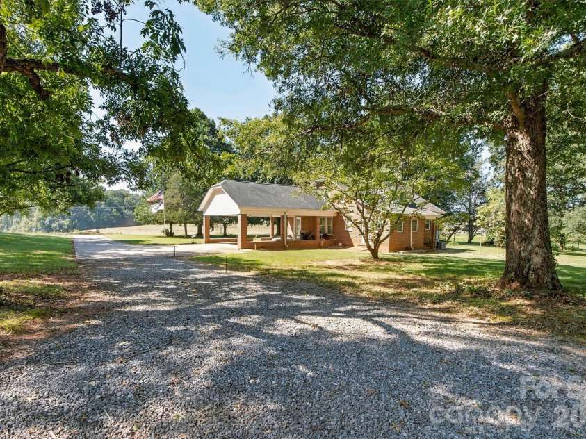3336 Startown Road, Newton, NC 28658.  MLS# CAR4426940, YatesRealty ID 52276. Focused Back Drive