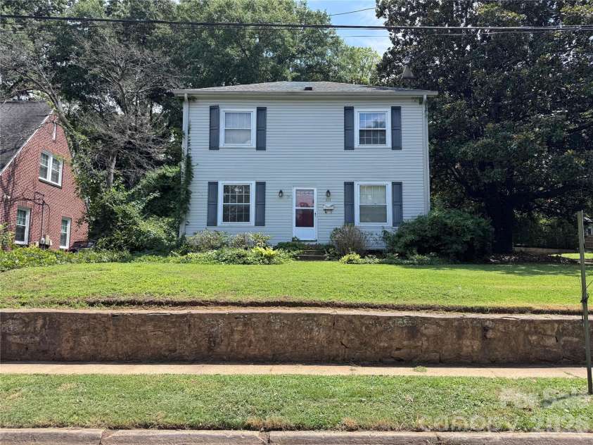 614 Neil Street, Gastonia, NC 28052.  MLS# CAR4424636, YatesRealty ID 52279. 