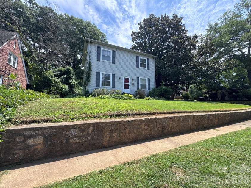 614 Neil Street, Gastonia, NC 28052.  MLS# CAR4424636, YatesRealty ID 52279. 