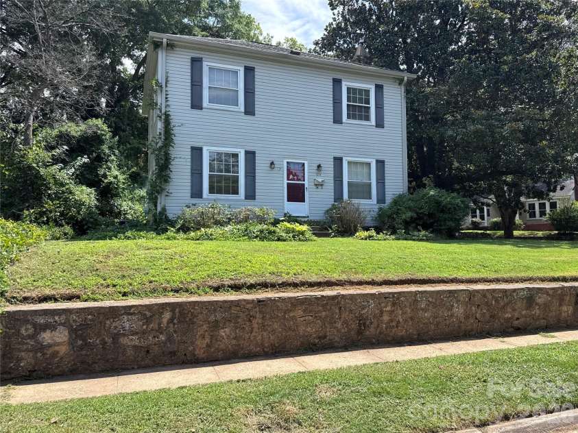 614 Neil Street, Gastonia, NC 28052.  MLS# CAR4424636, YatesRealty ID 52279. 