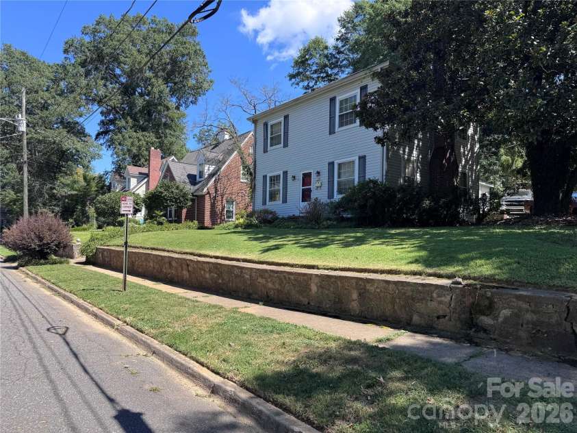 614 Neil Street, Gastonia, NC 28052.  MLS# CAR4424636, YatesRealty ID 52279. 