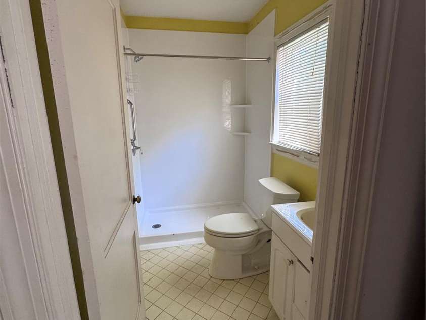 614 Neil Street, Gastonia, NC 28052.  MLS# CAR4424636, YatesRealty ID 52279. Bathroom