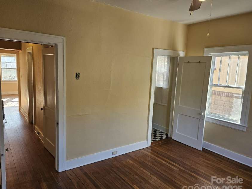 40 Coleman Avenue, Asheville, NC 28801.  MLS# CAR4209787, YatesRealty ID 5228. Unit 1 Bedroom