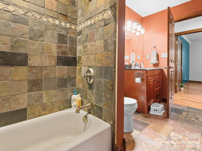 20 Sharpes Cove Road, Leicester, NC 28748.  MLS# CAR4426724, YatesRealty ID 52281. 