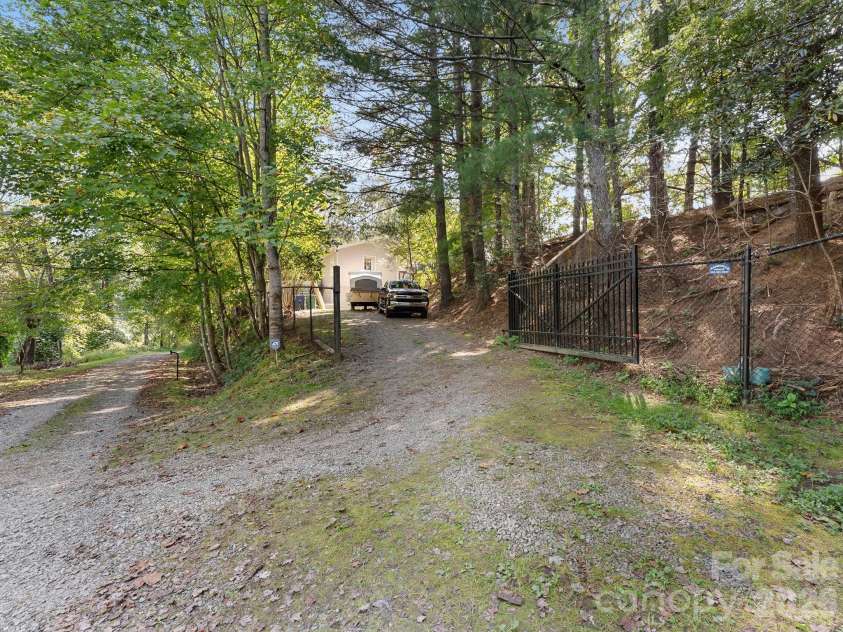 20 Sharpes Cove Road, Leicester, NC 28748.  MLS# CAR4426724, YatesRealty ID 52281. 