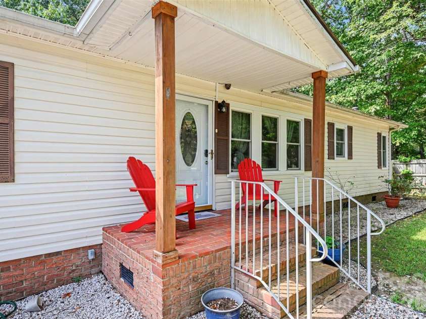 115 Red Fox Court, Mount Holly, NC 28120.  MLS# CAR4426353, YatesRealty ID 52282. 