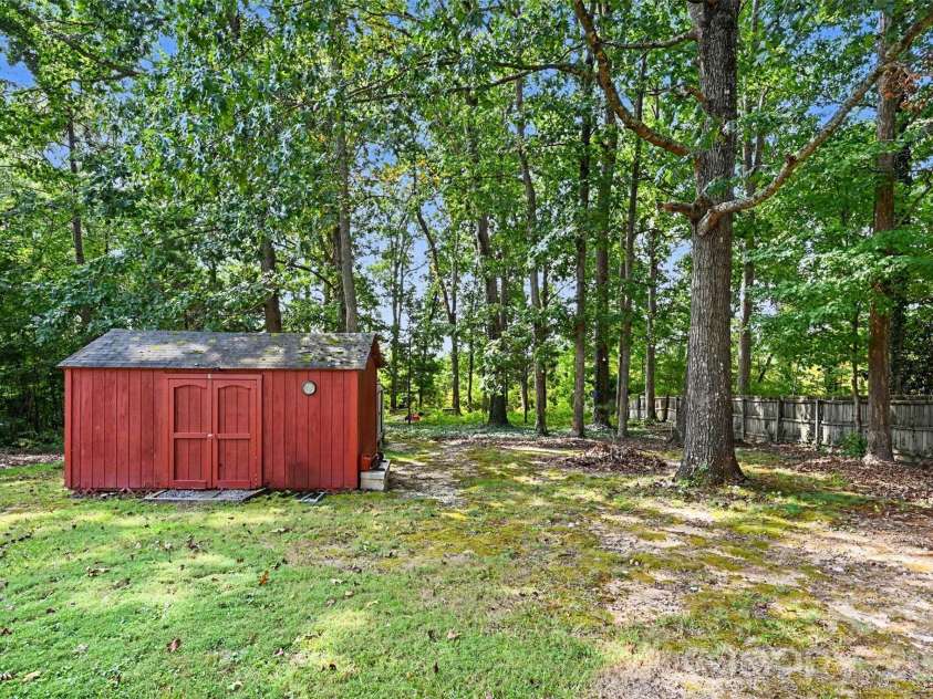 115 Red Fox Court, Mount Holly, NC 28120.  MLS# CAR4426353, YatesRealty ID 52282. 