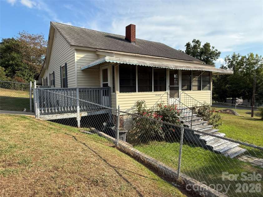 17 Hill Street, Great Falls, SC 29055.  MLS# CAR4427202, YatesRealty ID 52283. 