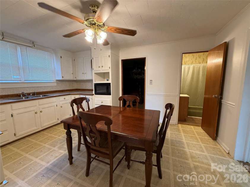 17 Hill Street, Great Falls, SC 29055.  MLS# CAR4427202, YatesRealty ID 52283. 