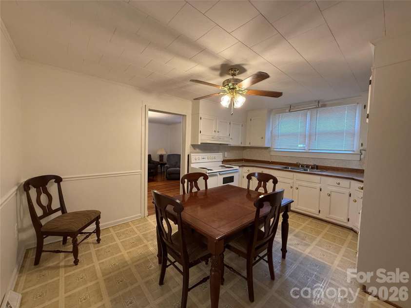 17 Hill Street, Great Falls, SC 29055.  MLS# CAR4427202, YatesRealty ID 52283. 