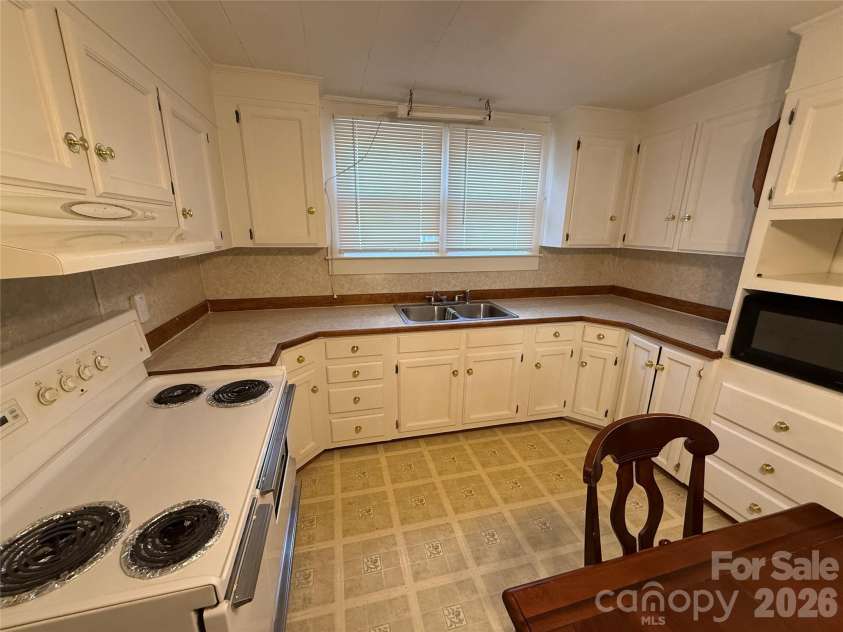 17 Hill Street, Great Falls, SC 29055.  MLS# CAR4427202, YatesRealty ID 52283. 