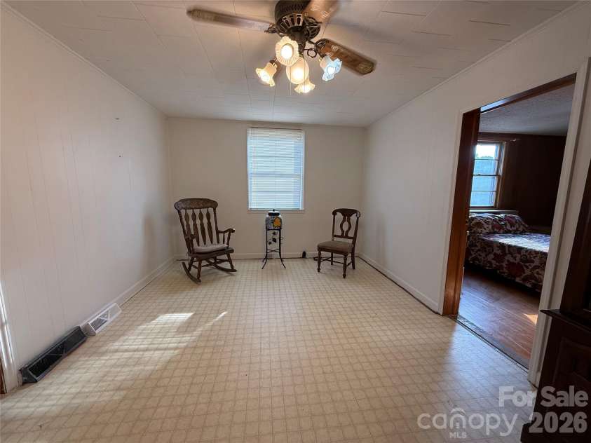 17 Hill Street, Great Falls, SC 29055.  MLS# CAR4427202, YatesRealty ID 52283. 