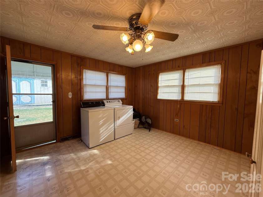 17 Hill Street, Great Falls, SC 29055.  MLS# CAR4427202, YatesRealty ID 52283. 