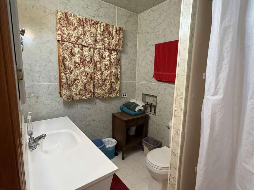 17 Hill Street, Great Falls, SC 29055.  MLS# CAR4427202, YatesRealty ID 52283. 