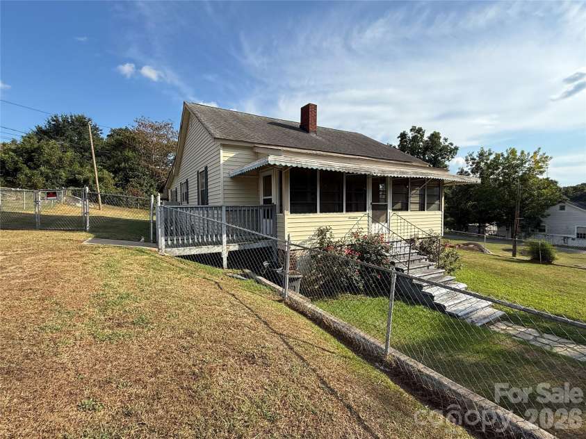 17 Hill Street, Great Falls, SC 29055.  MLS# CAR4427202, YatesRealty ID 52283. 
