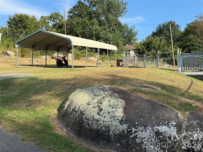 17 Hill Street, Great Falls, SC 29055.  MLS# CAR4427202, YatesRealty ID 52283. 