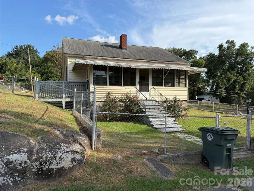 17 Hill Street, Great Falls, SC 29055.  MLS# CAR4427202, YatesRealty ID 52283. 
