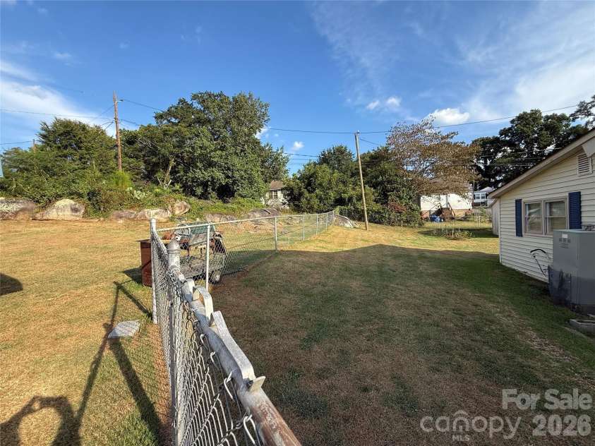 17 Hill Street, Great Falls, SC 29055.  MLS# CAR4427202, YatesRealty ID 52283. 