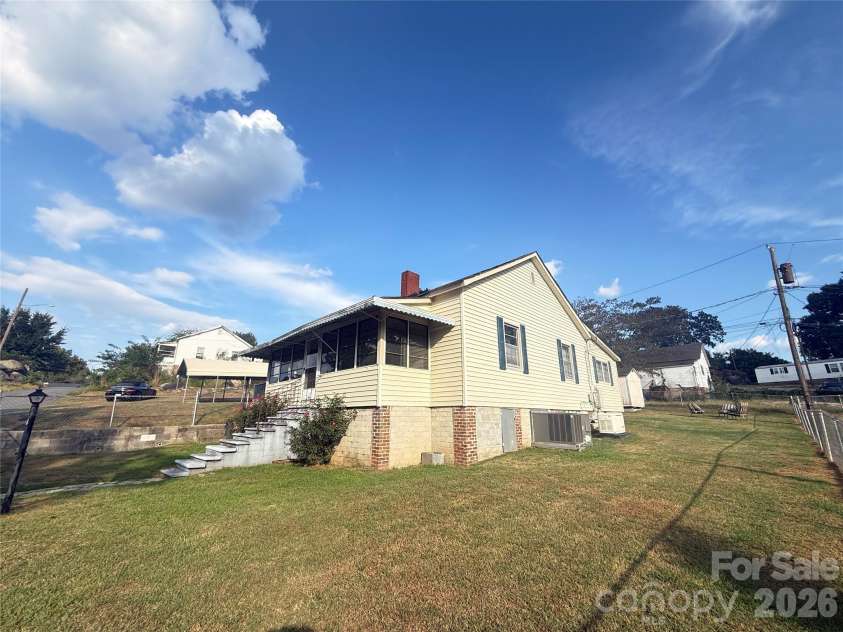 17 Hill Street, Great Falls, SC 29055.  MLS# CAR4427202, YatesRealty ID 52283. 