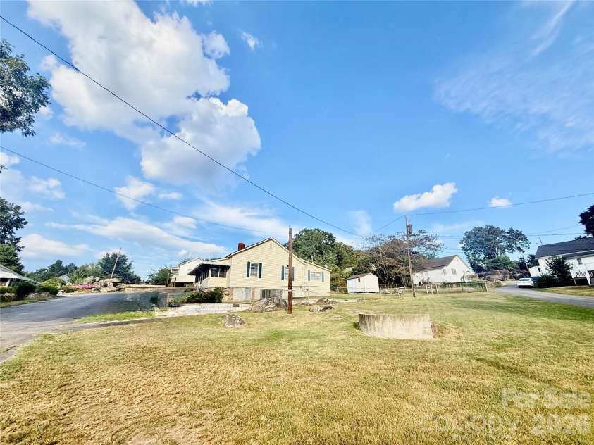 17 Hill Street, Great Falls, SC 29055.  MLS# CAR4427202, YatesRealty ID 52283. 