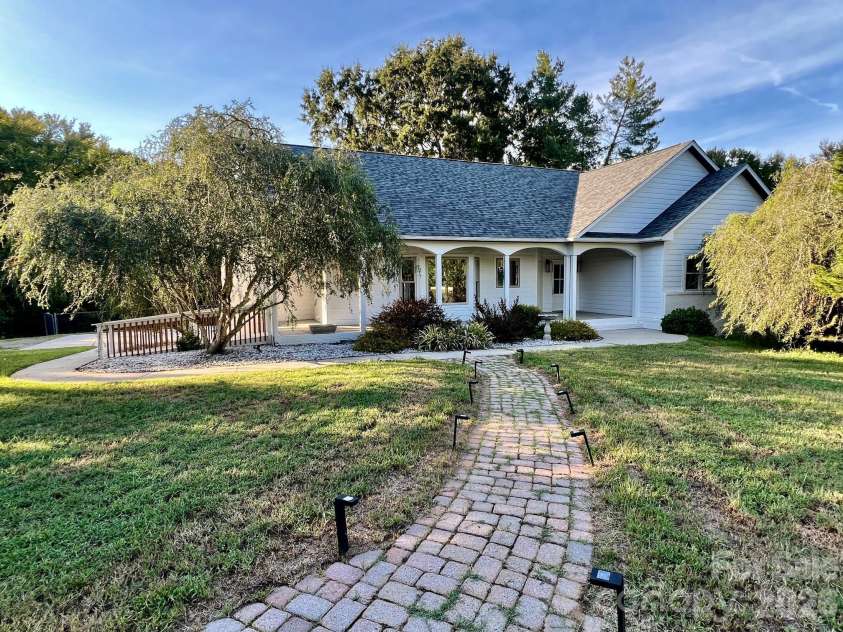 13033 Asbury Chapel Road, Huntersville, NC 28078.  MLS# CAR4426602, YatesRealty ID 52284. 