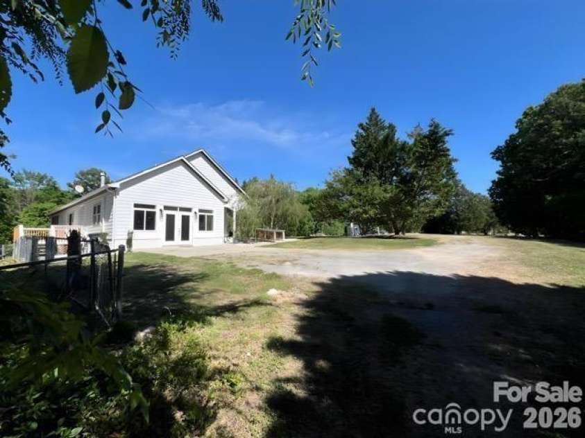 13033 Asbury Chapel Road, Huntersville, NC 28078.  MLS# CAR4426602, YatesRealty ID 52284. 