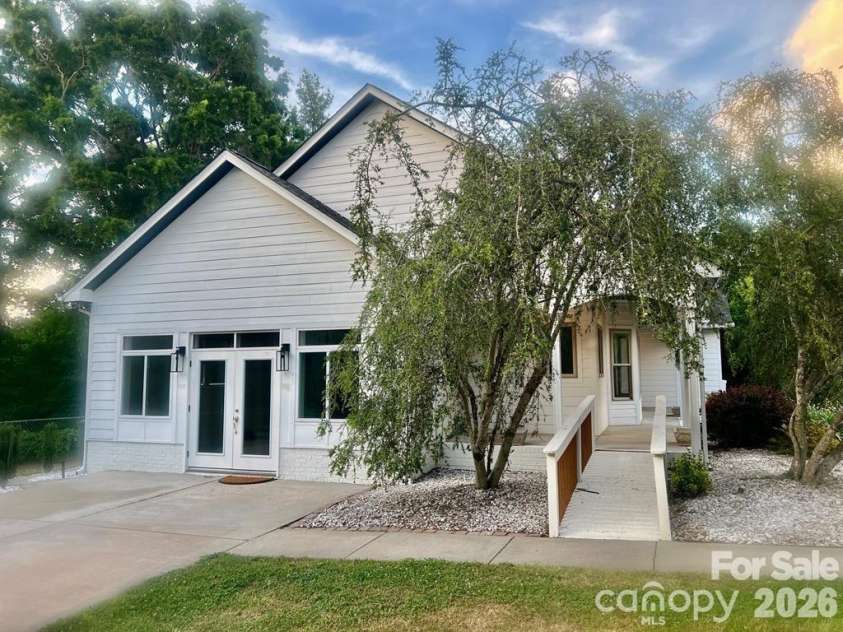 13033 Asbury Chapel Road, Huntersville, NC 28078.  MLS# CAR4426602, YatesRealty ID 52284. 