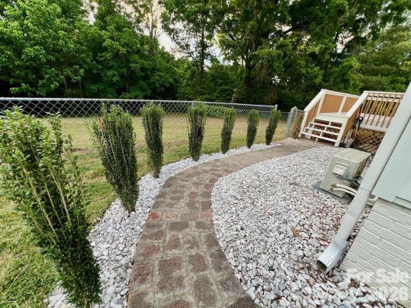 13033 Asbury Chapel Road, Huntersville, NC 28078.  MLS# CAR4426602, YatesRealty ID 52284. 