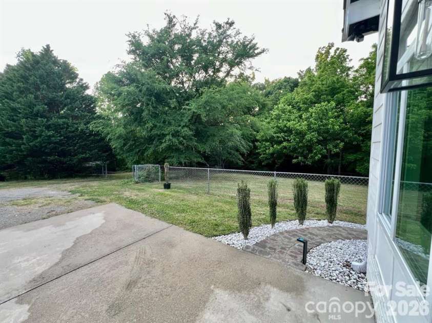 13033 Asbury Chapel Road, Huntersville, NC 28078.  MLS# CAR4426602, YatesRealty ID 52284. 