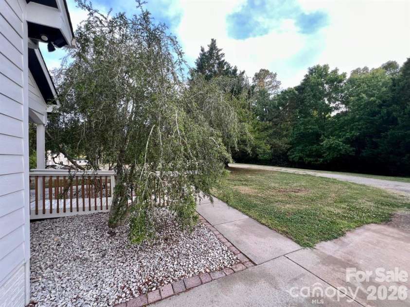 13033 Asbury Chapel Road, Huntersville, NC 28078.  MLS# CAR4426602, YatesRealty ID 52284. 